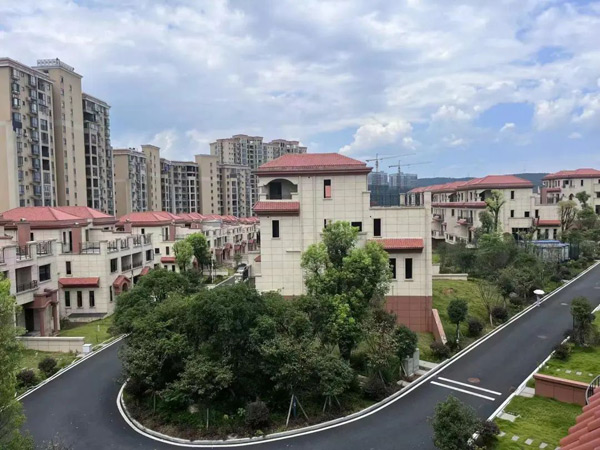 香麓山联排别墅：6500元/㎡均价下的品质之选